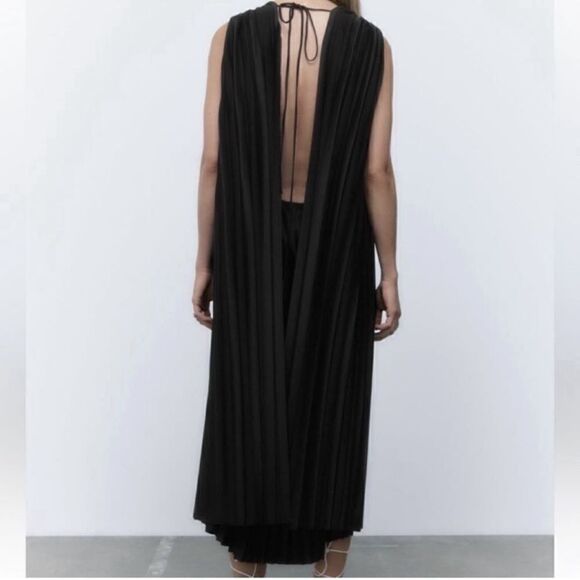 Zara Dresses & Skirts - Zara Pleated Open Back Black Midi Dress
Size Small)